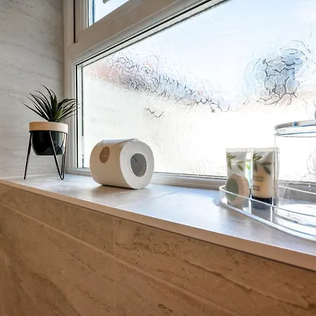 Stay With Alexandra - Free Parking - Free Wifi Superb Location Liverpool Exterior photo