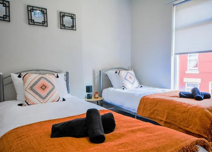 Stay With Alexandra - Free Parking - Free Wifi Superb Location