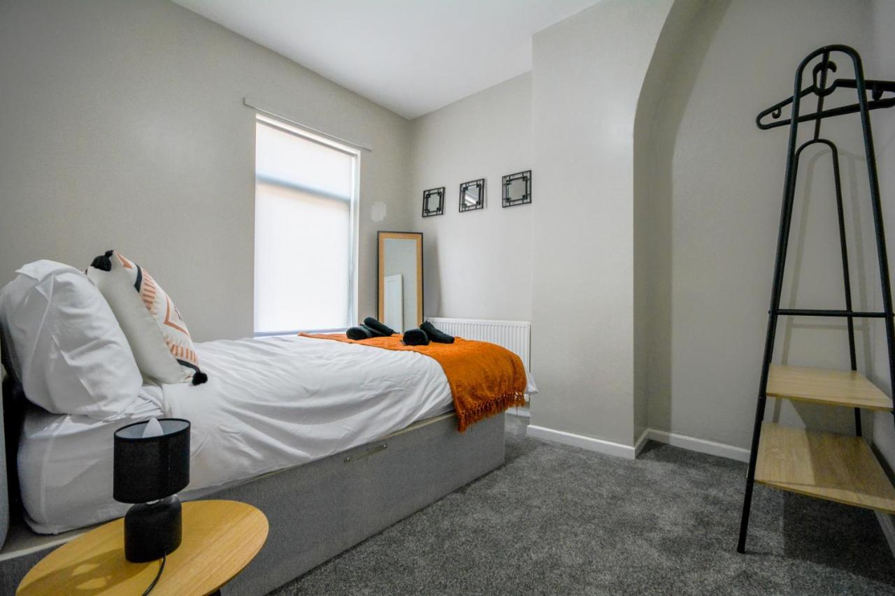 With Alexandra - Free Parking - Free Wifi Superb Location * Liverpool
